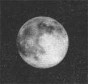Рис. 6. Полная Луна, сфотографированная аппаратом "Лейка" (типа "ФЭД" или "Зоркий")