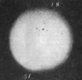 Рис. 34. Солнечный диск, сфотографированный 19 февраля 1950 г.
